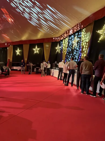 Weihnachtsfeierzauber auf der Horner Rennbahn – eine der größten Weihnachtsveranstaltungen Hamburgs