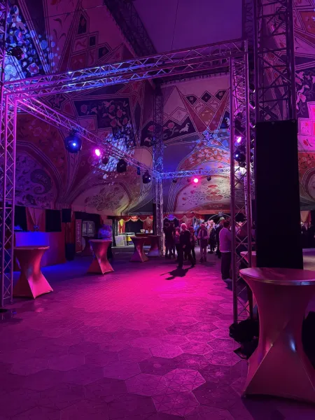 Weihnachtsfeierzauber auf der Horner Rennbahn – eine der größten Weihnachtsveranstaltungen Hamburgs